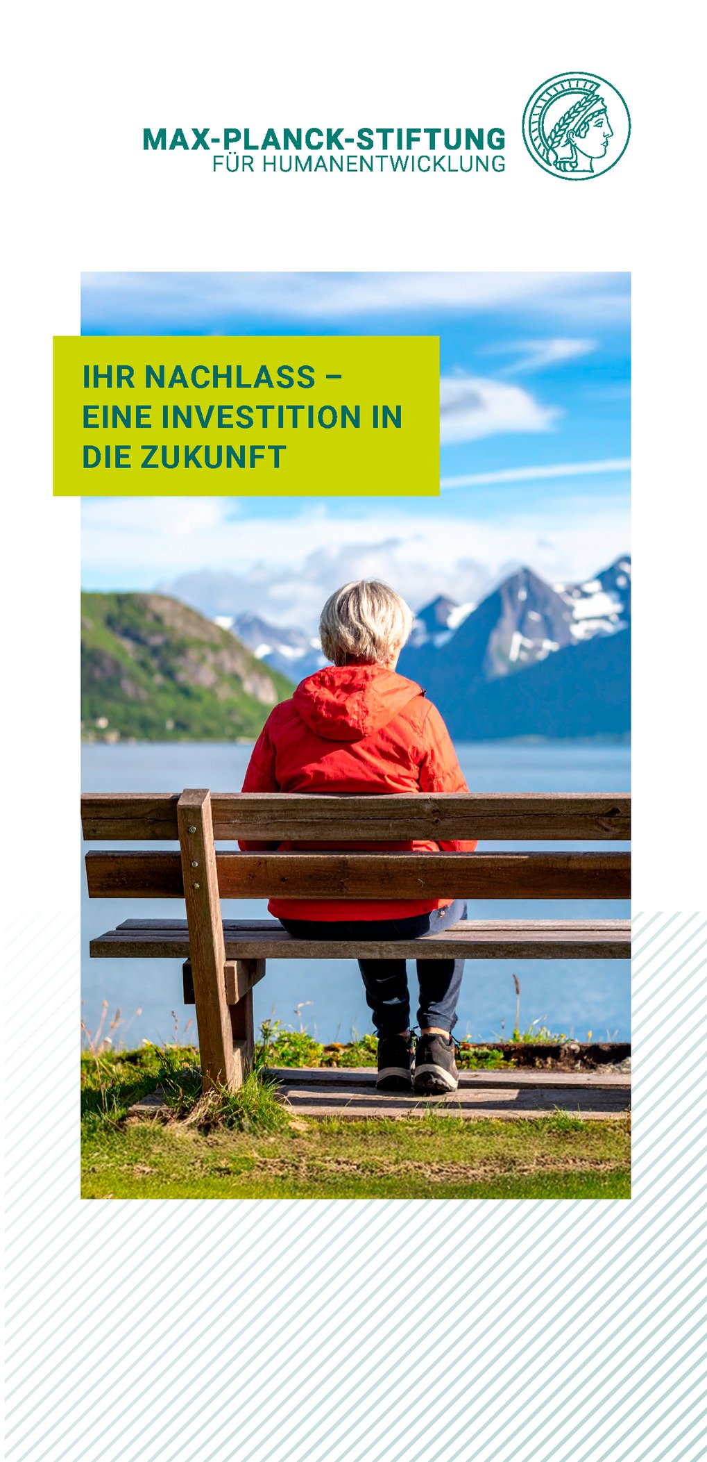 Titelbild Nachlassflyer, eine ältere Frau in roter Jacke sitzt auf einer Bank und überblickt einen Fjord